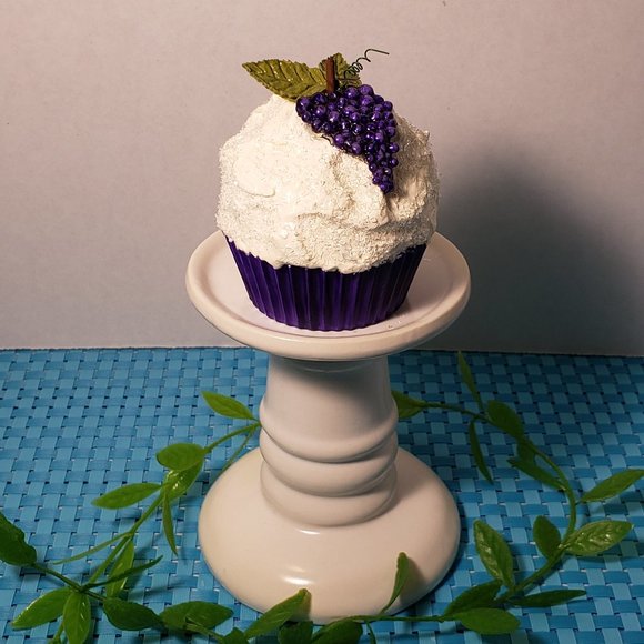 Cupfake with grapes! - Picture 2 of 2